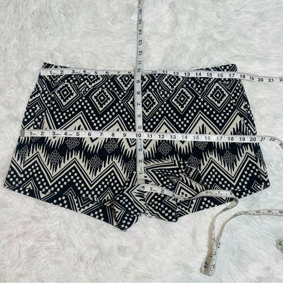 EUC J. Crew Textured Allover Print Chino Shorts 12 Diamond Ikat - Picture 8 of 15